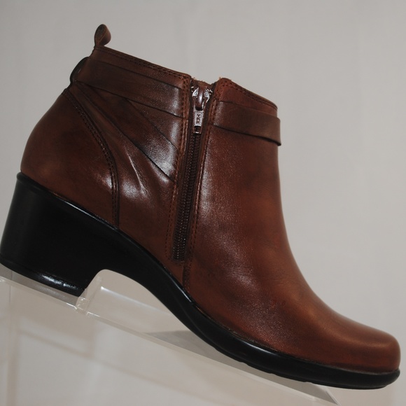 Clark's Collection Side Zip Ankle Boot RN 15260 - Picture 2 of 8